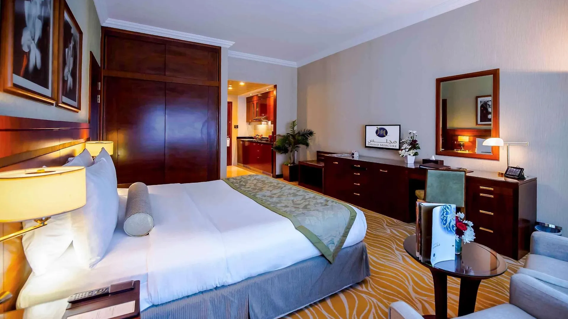 Grand Mercure Majlis Residences Abu Dhabi 5*,