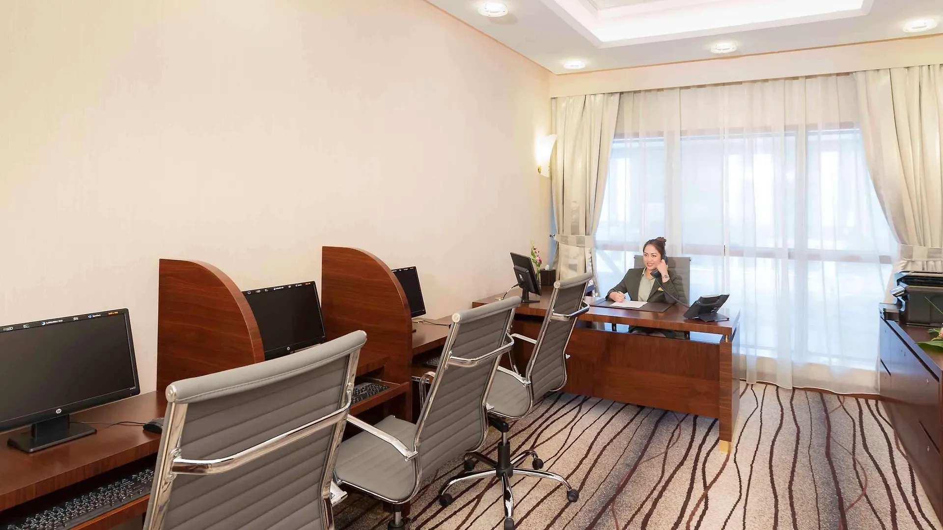 Grand Mercure Majlis Residences Abu Dhabi 5*,