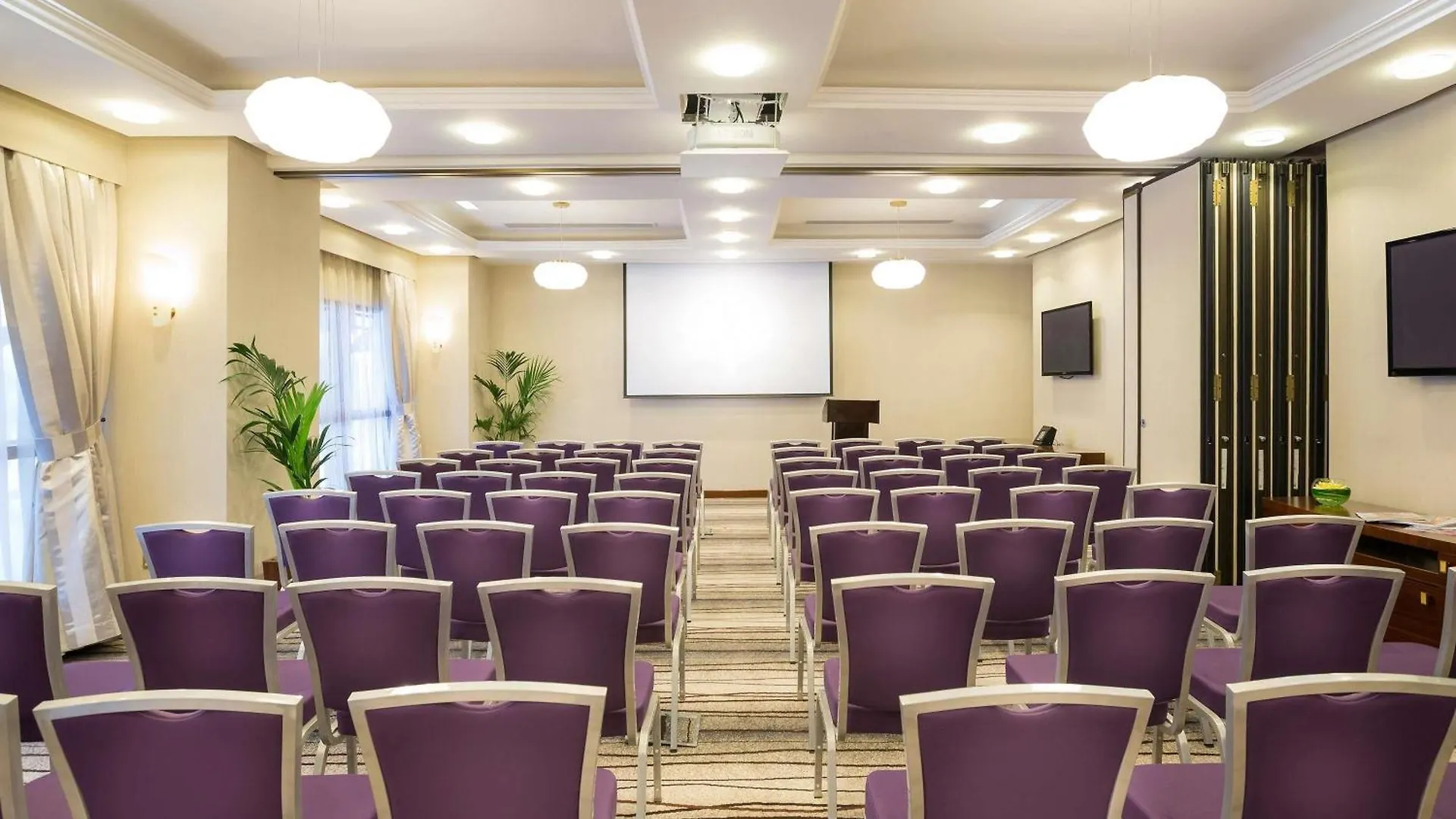 Grand Mercure Majlis Residences Abu Dhabi 5*,