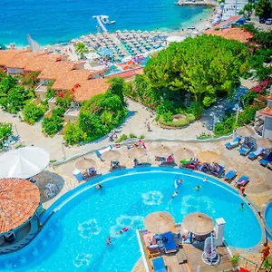 Bougainville Bay Albánia