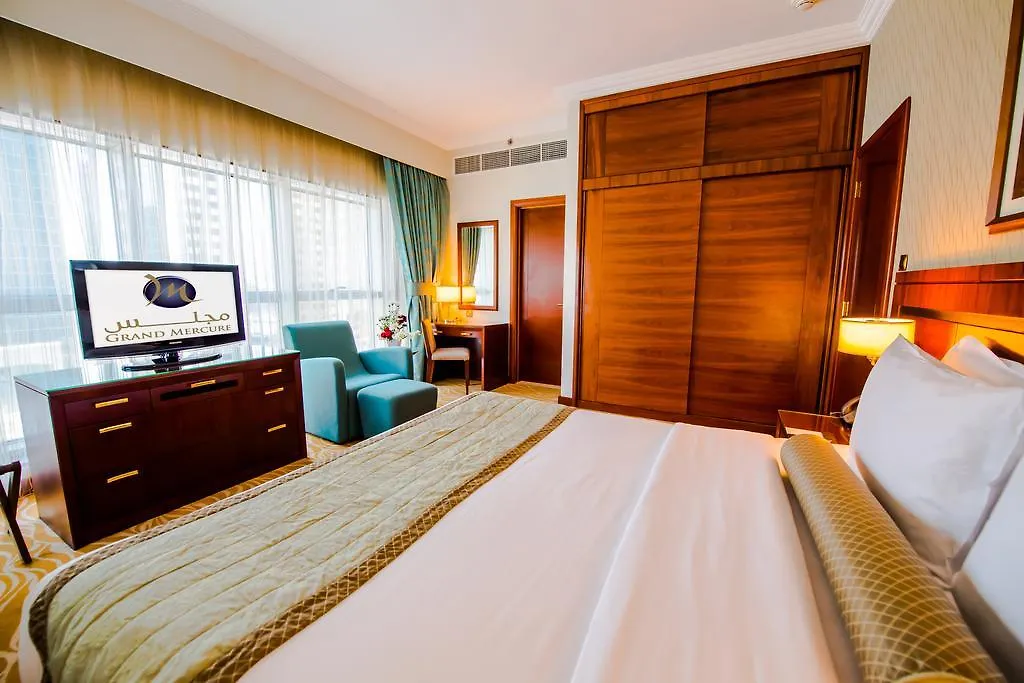Grand Mercure Majlis Residences Abu Dabi 5*,